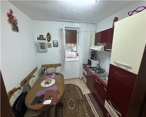 Apartament 2 camere, semidecomandat, lânga Sala Polivalenta mobilat si utilat