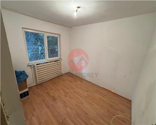 Apartament 3 camere, semidecomandat, parter, 45 mp, zona Big, I.L. Caragiale