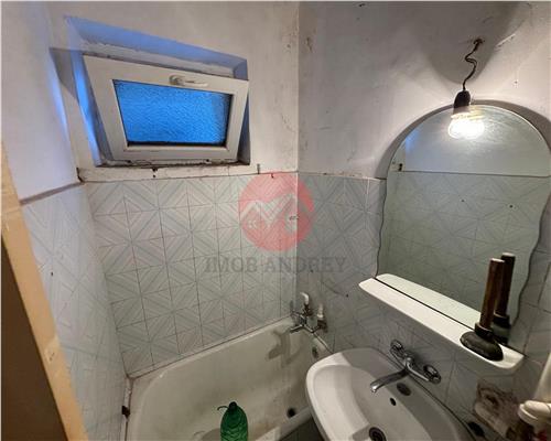 Apartament 3 camere, semidecomandat, parter, 45 mp, zona Big, I.L. Caragiale