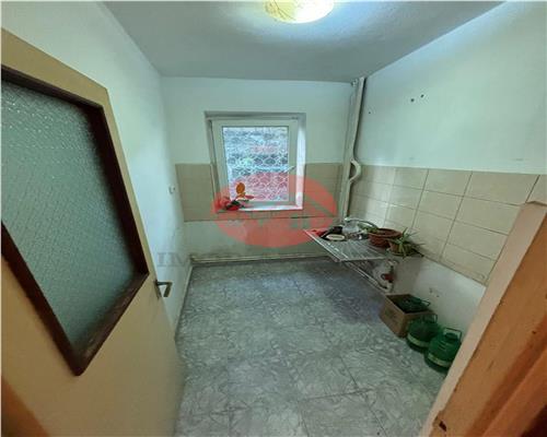 Apartament 3 camere, semidecomandat, parter, 45 mp, zona Big, I.L. Caragiale