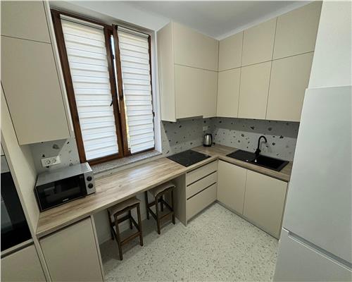 Apartament Lux cu 3 Camere de Închiriat în Centrul Orasului