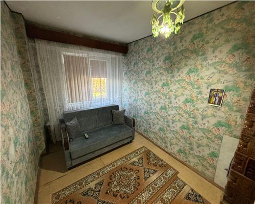 Apartament 3 Camere de Închiriat în Blocul Pelican cu Vedere la Lac