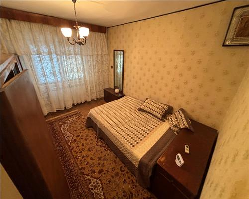 Apartament de închiriat central, str. Babadag, lânga Hotel Rex, mobilat clasic, linistit