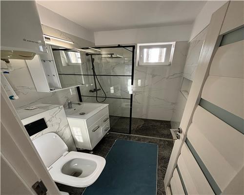 Apartament ultracentral de închiriat, 2 camere, vedere superba la faleza