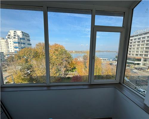 Apartament ultracentral de închiriat, 2 camere, vedere superba la faleza