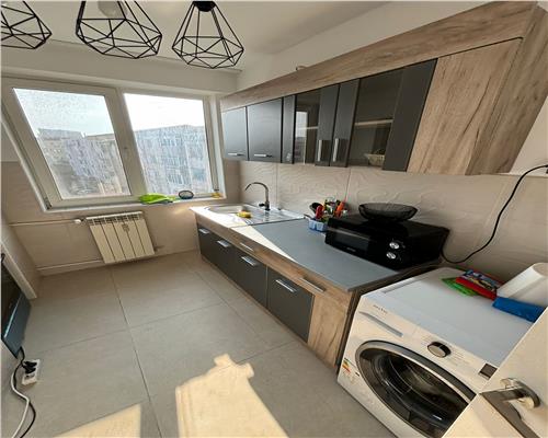 Apartament ultracentral de închiriat, 2 camere, vedere superba la faleza