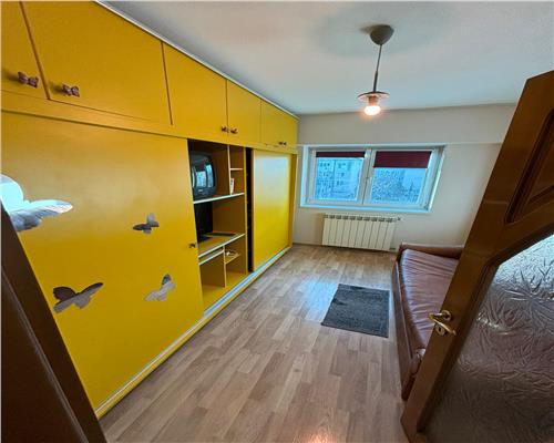 Apartament spatios de închiriat, 3 camere, Str. Victoriei, central, lânga Pelican