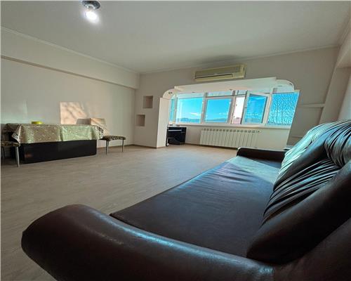 Apartament spatios de închiriat, 3 camere, Str. Victoriei, central, lânga Pelican