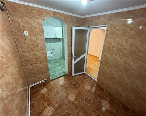 Apartament Spatios cu 3 Camere la Parter, pe Strada Miron Costin – Ideal pentru Personalizare