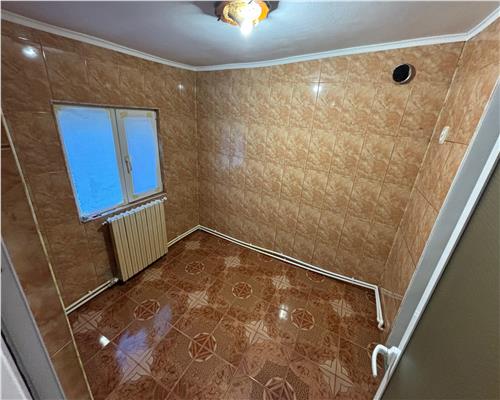 Apartament Spatios cu 3 Camere la Parter, pe Strada Miron Costin – Ideal pentru Personalizare