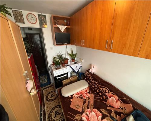 Garsoniera 11 mp, etaj 4, pe Str. Alunisului, ideala pentru investitie sau locuinta