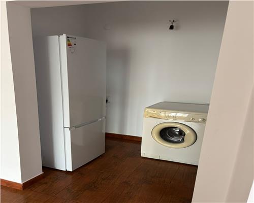 Apartament 2 camere decomandat de închiriat în E3, lânga spital, renovat