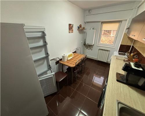 Apartament 2 camere ultracentral, 53 mp, etaj 2, bloc anvelopat, conectat la gaze