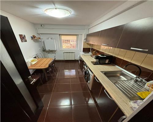 Apartament 2 camere ultracentral, 53 mp, etaj 2, bloc anvelopat, conectat la gaze