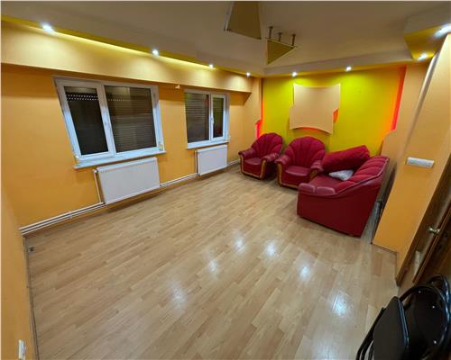 Apartament ultracentral cu 3 camere cu vedere pe strada Babadag