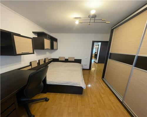 Apartament ultracentral cu 3 camere, spatios, mobilat si utilat complet