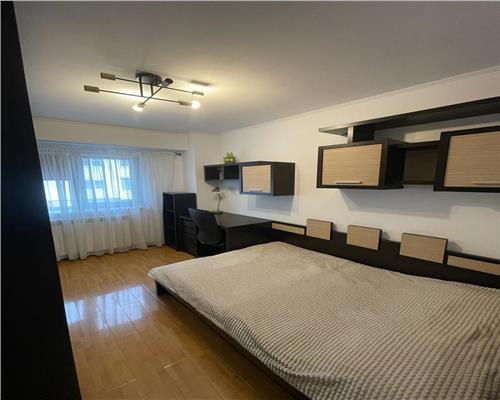 Apartament ultracentral cu 3 camere, spatios, mobilat si utilat complet