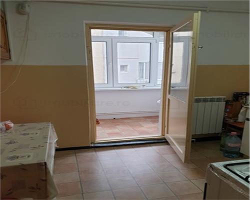 Apartament decomandat 3 camere, 68 mp, etaj 2, cartier E3, zona linistita