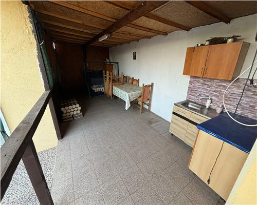 Casa renovata, 2 camere, anexe, foisor, încalzire cu soba, zona linistita Orizontului