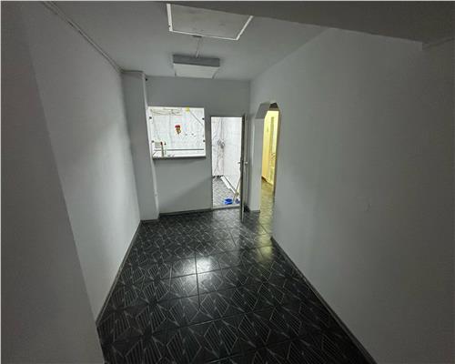 Închiriere spatiu comercial 70 mp, zona vest, trafic intens – 700 Euro