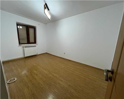 Apartament 3 camere de vânzare în Vest