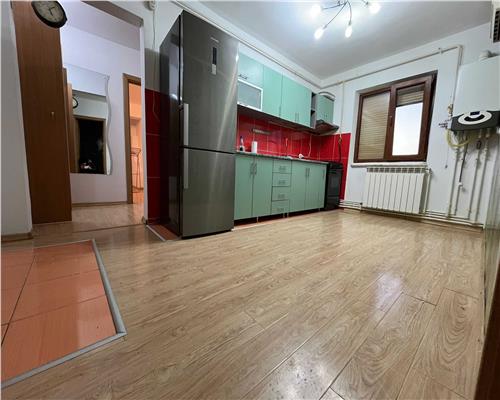 Apartament 3 camere de vânzare în Vest