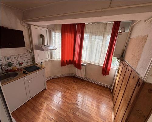 Apartament 3 camere decomandat, 63,6 mp, strada 1848, vizavi de Spitalul Judetean