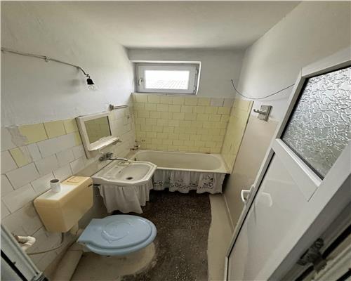 Apartament cu 2 camere de vanzare langa Profi, Strada Neptun – perfect pentru renovare si personalizare!