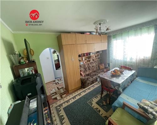 Apartament cu 4 camere de vanzare pe Strada Alunisului – Gata de mutare, mobilat si utilat complet, cu acoperis izolat si centrala proprie