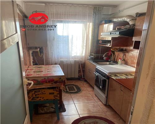 Apartament cu 4 camere de vanzare pe Strada Alunisului – Gata de mutare, mobilat si utilat complet, cu acoperis izolat si centrala proprie