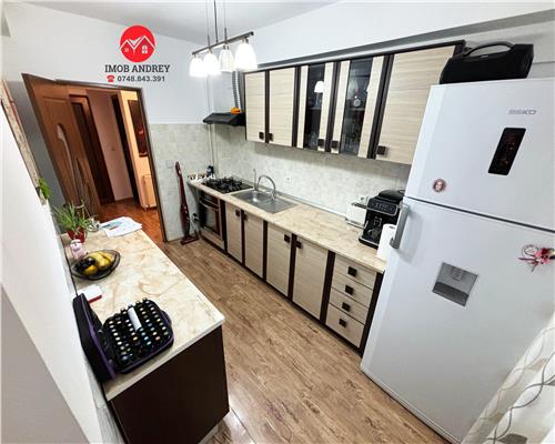 Apartament Spatios cu 4 Camere, 3 Balcoane si 2 Bai de Vanzare în Cartierul C5 – 100 mp, Complet Mobilat si Utilat, Ideal pentru Familii