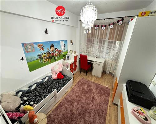 Apartament Spatios cu 4 Camere, 3 Balcoane si 2 Bai de Vanzare în Cartierul C5 – 100 mp, Complet Mobilat si Utilat, Ideal pentru Familii