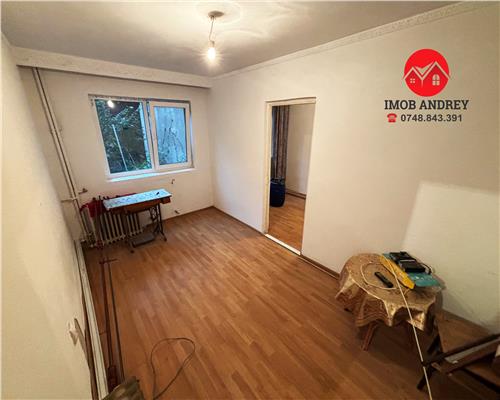 Apartament 3 Camere la Parter, Necesita Renovare  Oportunitate n Zona Big, Strada I.L. Caragiale