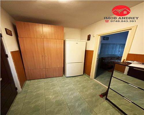 Apartament de închiriat – 2 camere, balcon generos, complet mobilat, zona de Vest