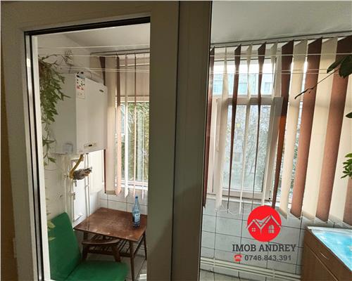 Apartament de închiriat – 2 camere, balcon generos, complet mobilat, zona de Vest